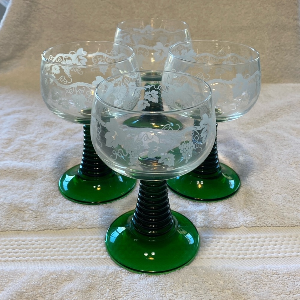 Set of 4 Vintage Luminarc France Roemer Cordia Glassesgreen beehive stems.